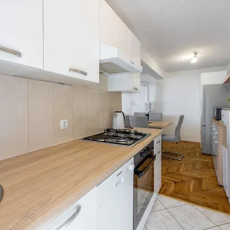 In 45273 * Klenovica