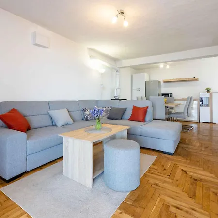 In 45273 Apartament